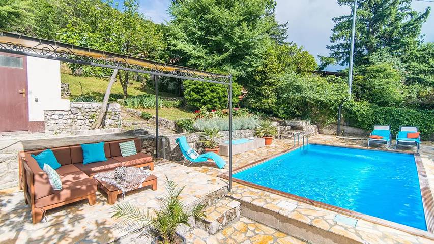 Location de vacances pour 6 personnes, avec Balcon et Terrasse ainsi que Jardin et Piscine à Kraljevica - 2