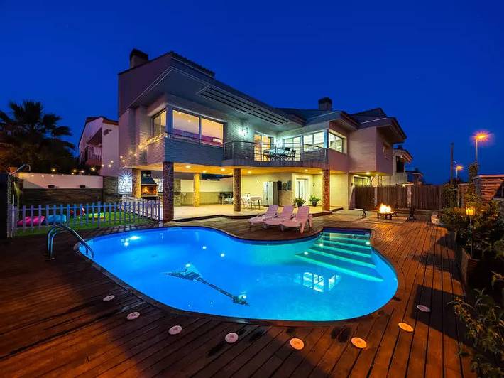 Chalet para 8 personas, con piscina y balcón - 1