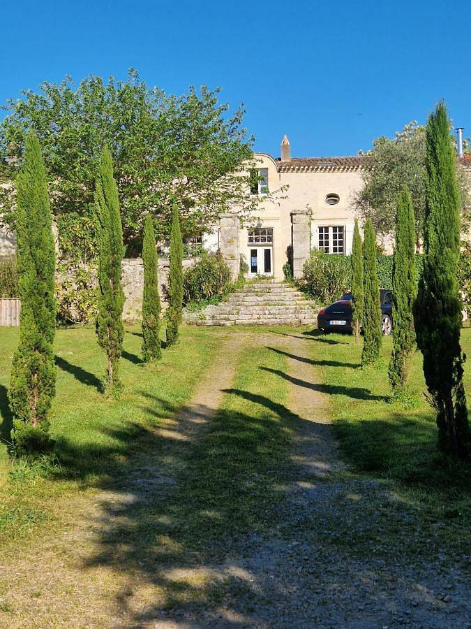 Location de vacances pour 10 personnes, avec Terrasse et Jardin ainsi que Piscine et Vue à Saint-Romain-la-Virvée