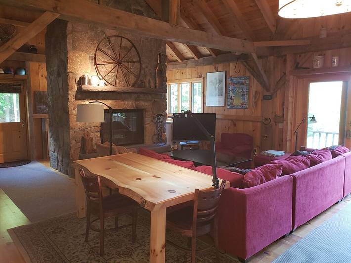 Vacation rental for 14 people, with hot tub and yard in New Hampshire