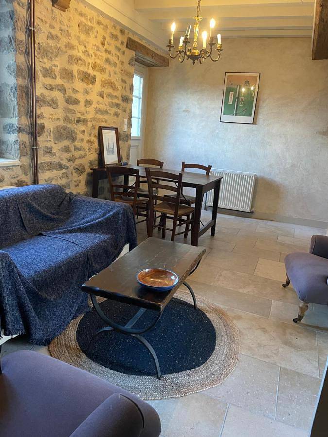 Location de vacances pour 4 personnes, avec terrasse ainsi que vue et jardin à Semur-en-Auxois - 2