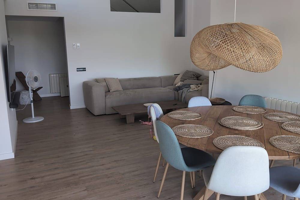 Premium 3-bedroom villa with Wifi and Ac in fabulous Santa Susanna in Santa Susanna, Costa del Maresme