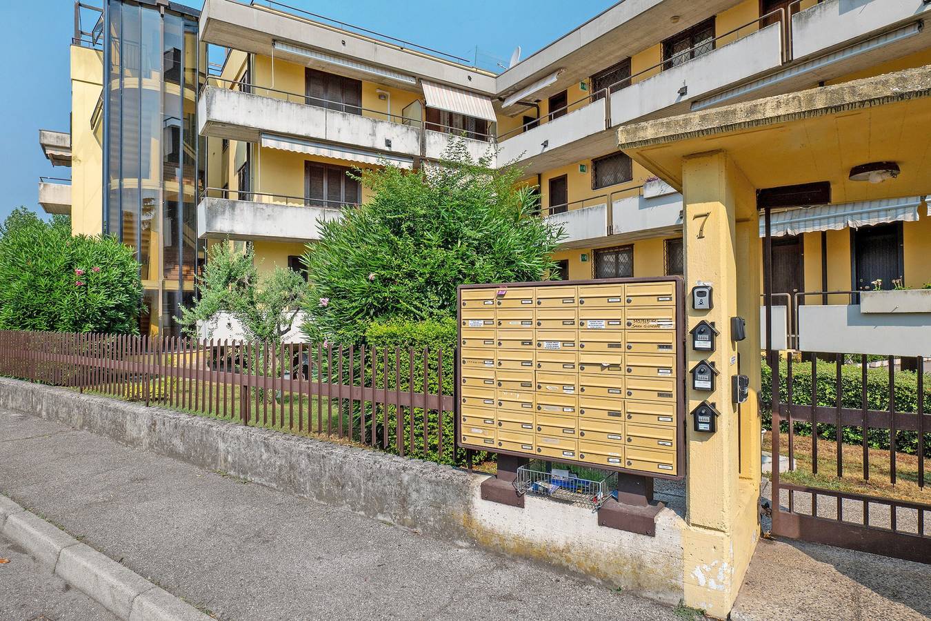 Ganze Wohnung, Apartment „La Dolce Vacanza“ mit privater Terrasse, Wlan und Klimaanlage in Rivoltella del Garda, Desenzano del Garda