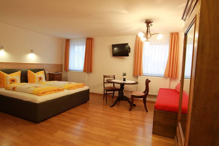 Ganze Wohnung, Gästehaus Pfefferle - Apartment mit Dusche und Wc in Sigmaringen, Hohenzollern Radweg Etappe 5 Region