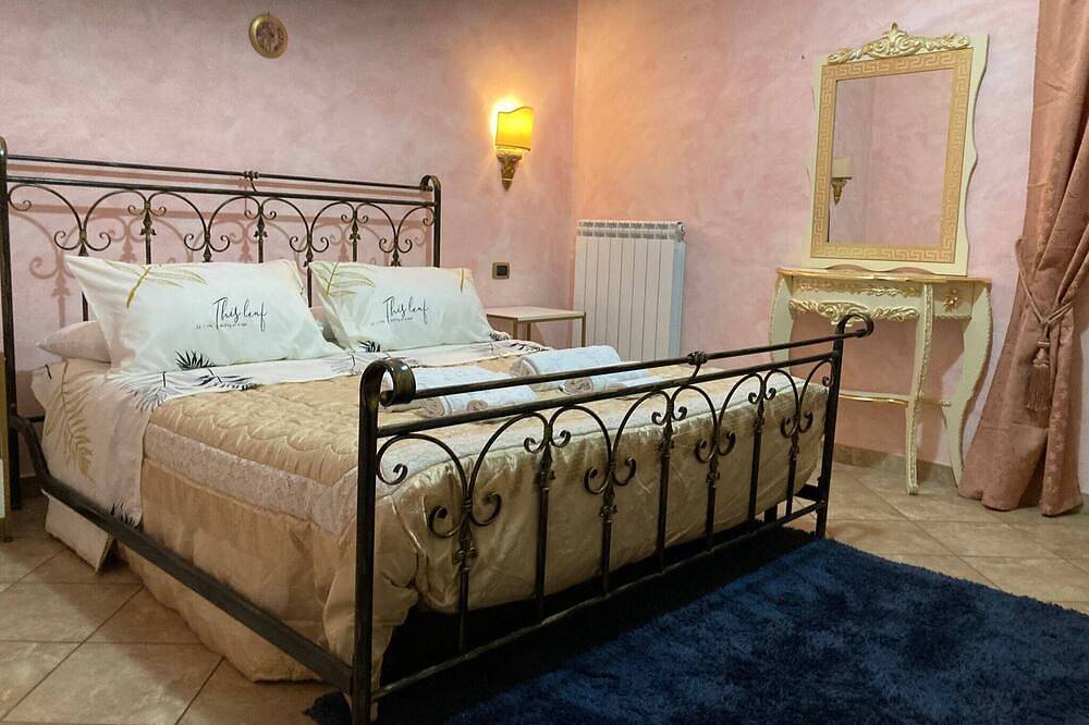 Charming Villa in Velletri, Italy - Perfect for a Relaxing Getaway in Velletri, Parco Regionale dei Castelli Romani