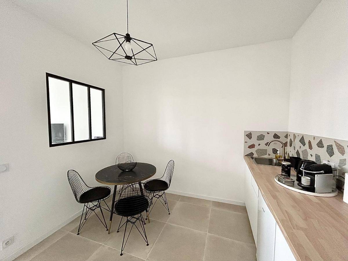 Appartement entier, One-Bedroom Apartment in Toulon, Côte méditerranéenne (France)