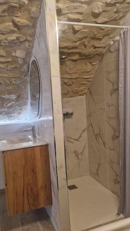Gîte pour 4 personnes, avec terrasse et jacuzzi, animaux acceptés à Charmes-sur-Rhône - 4