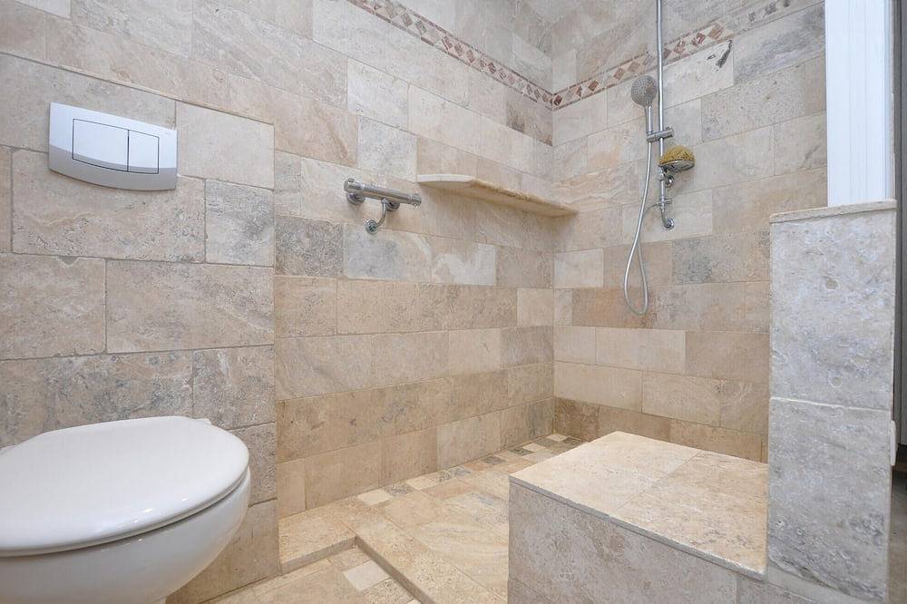 Awesome home in Villecroze in Villecroze, Region de Draguignan