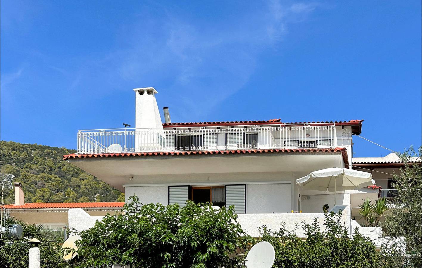 Geheel vakantieappartement, Gezellig appartement met terras, AC & WiFi dichtbij Korfos kustlijn in Korinthia