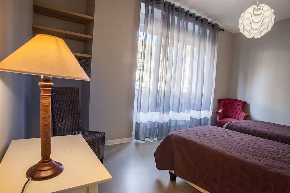 Apartamento entero, La Maison de Lise, 90 m² en la planta baja, 4 personas, piscina privada. in Cajarc, Macizo Central