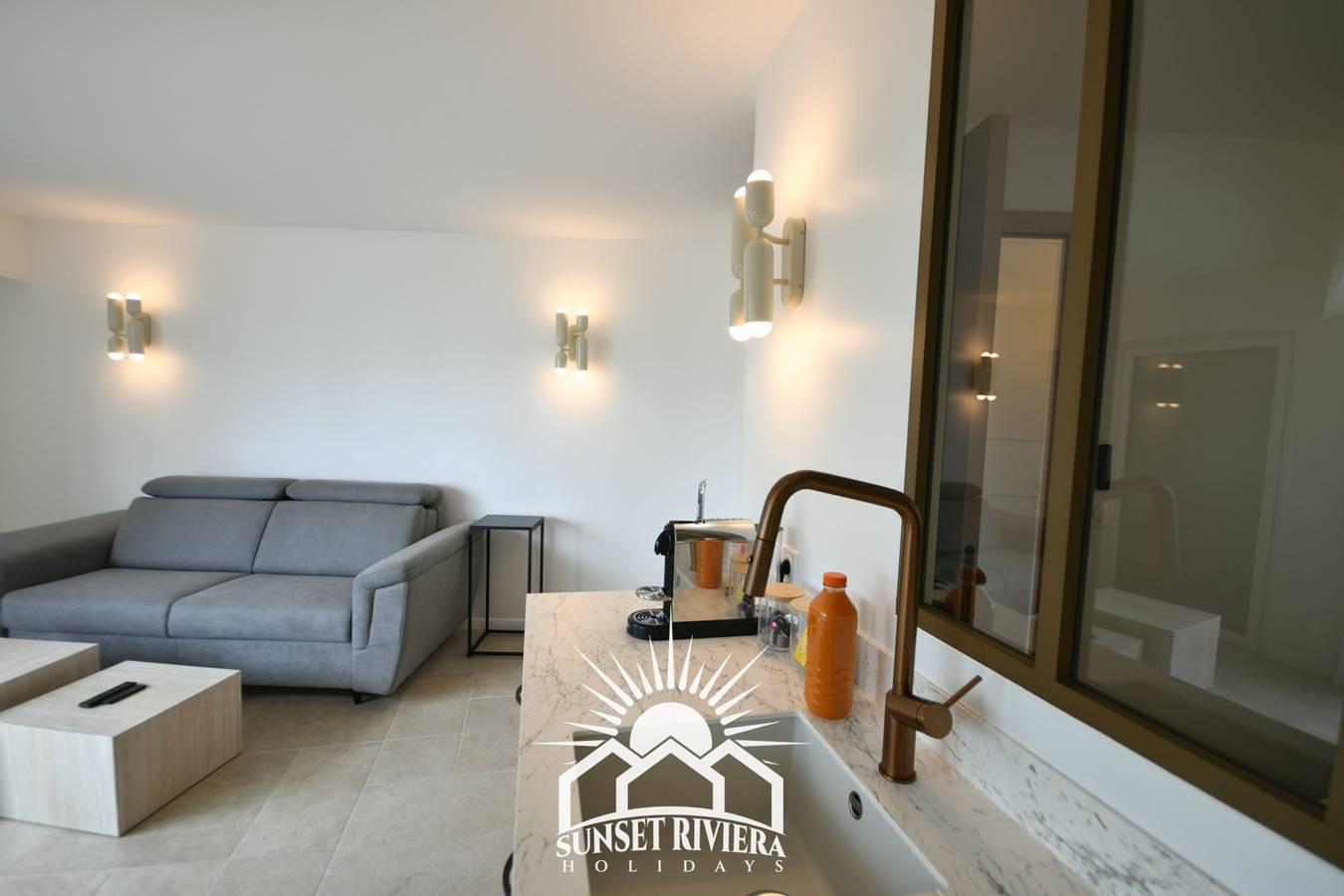 Entire apartment, Le Port Vauban Harbor view for 4 by Sunset in Antibes, Cannes region