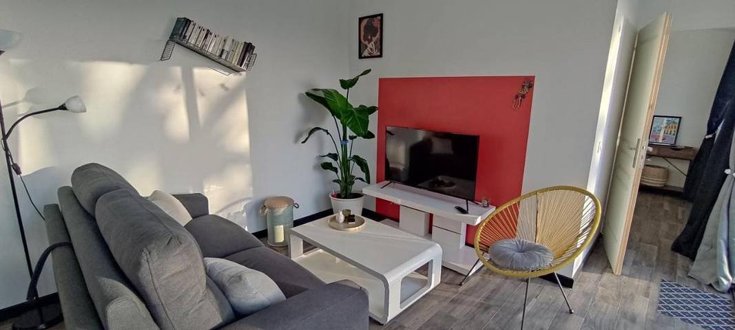 Location de vacances pour 11 personnes, avec piscine et jardin ainsi que terrasse et vue dans Esperce