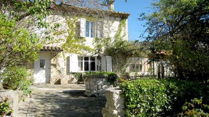 Location de vacances pour 11 personnes, avec jardin et piscine, animaux acceptés à Cavaillon