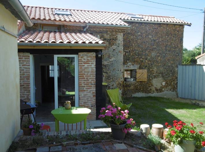 Gîte pour 6 personnes, avec terrasse, animaux acceptés à Les Cerqueux-sous-Passavant