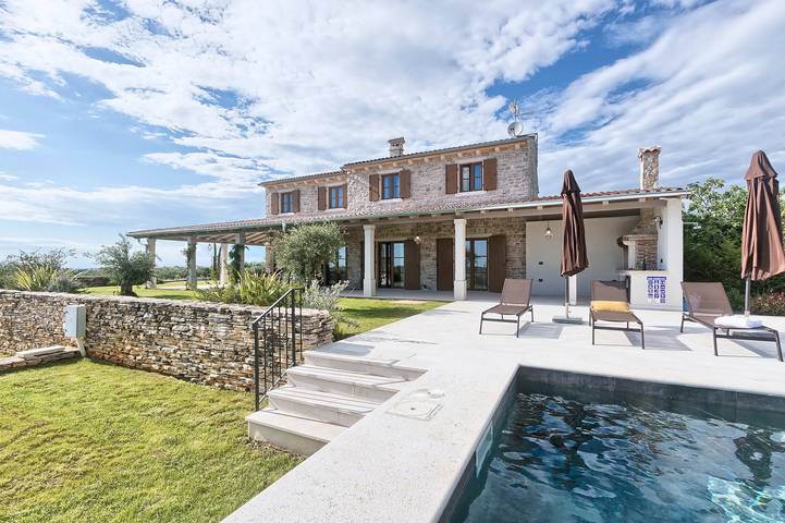 Villa pour 10 personnes, avec Balcon/Terrasse ainsi que Terrasse et Sauna à Umag