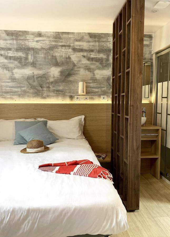 Location de vacances pour 4 personnes, avec jacuzzi et jardin ainsi que piscine et bassin pour enfant, animaux acceptés à Bonnemain - 3