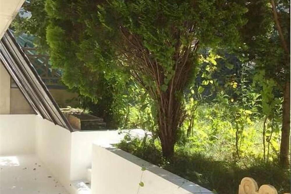 Villa 5* Paris Porte d'Italie, Garden, 2 Parkings in Le Kremlin-Bicêtre, Val-de-Marne