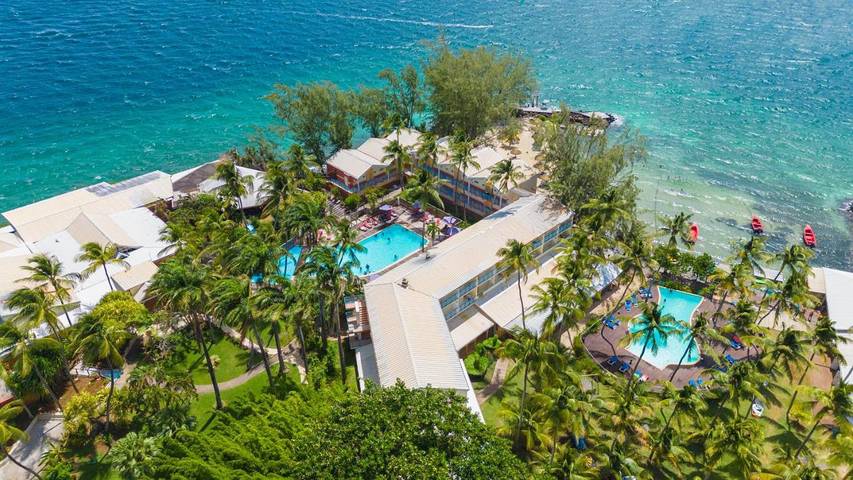 Hôtel pour 3 personnes, avec jacuzzi et jardin ainsi que piscine et sauna