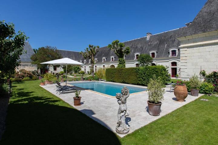 Location de vacances pour 4 personnes, avec jardin ainsi que piscine et vue à Lerné - 2