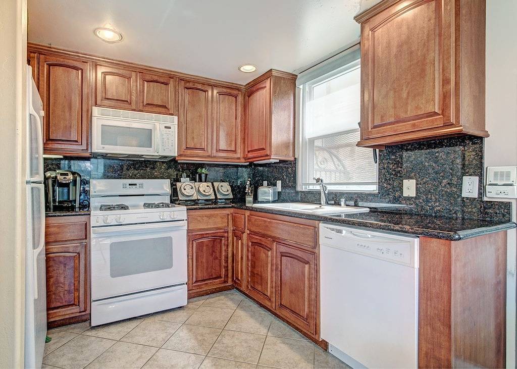 Ganze Wohnung, Meerjungfrau-Pool-Retreat - Pool 2 Bett / 2 Bäder in Oceanside, San Diego County