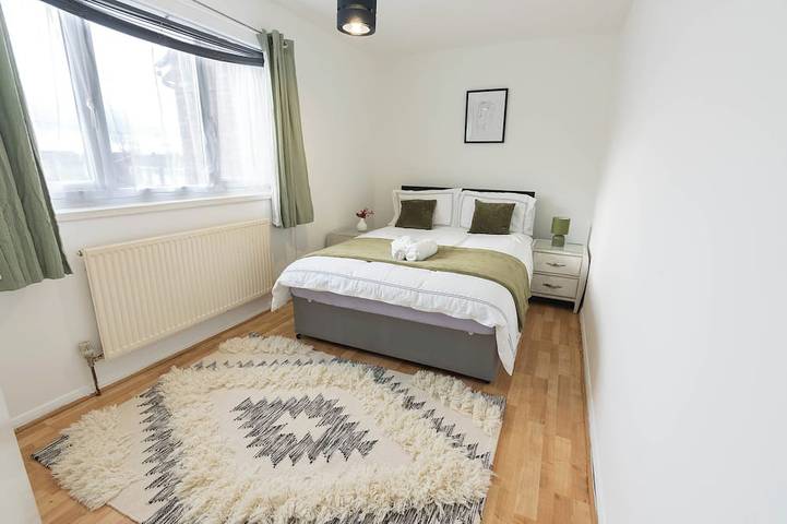 3 Bedroom house with free Private parking, Aylesbury, Dalston cl in Aylesbury, Buckinghamshire