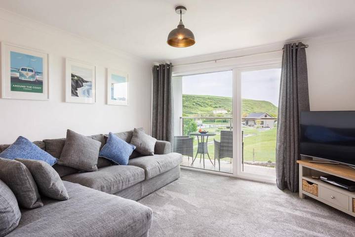 Holiday rental for 4 people, with balcony and pool in Mawgan Porth