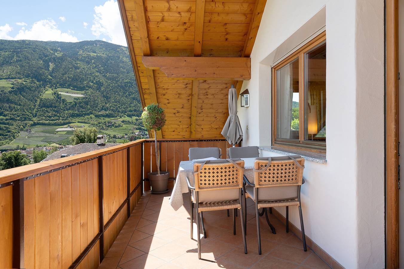 Ganze Wohnung, Ferienwohnung 'Hofanger Etschblick' mit Bergblick, Balkon und Wi-Fi in Algund, Texelgruppe