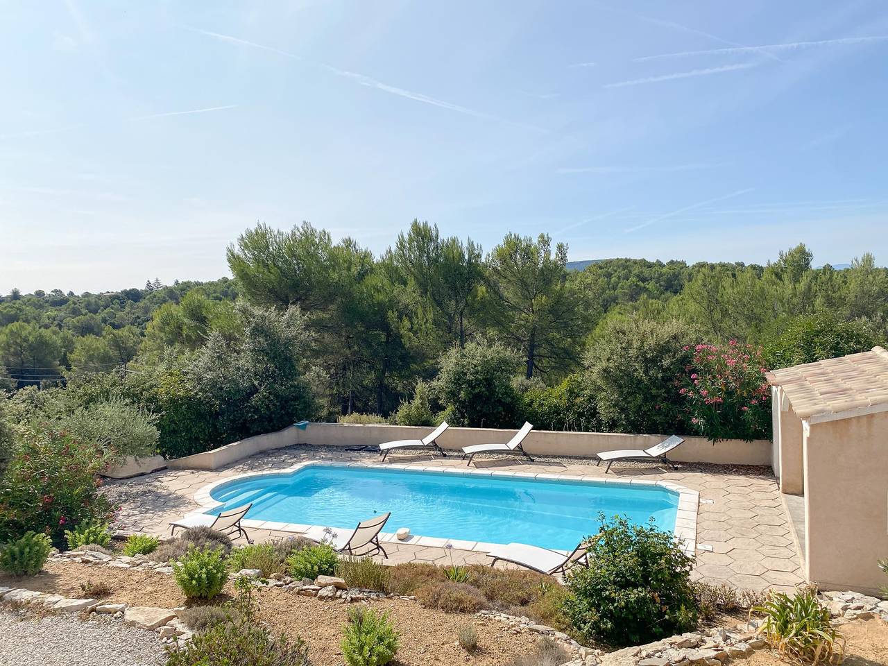 Nice holiday home with pool and wide views in AOC Saint-Julien, Región Brignoles