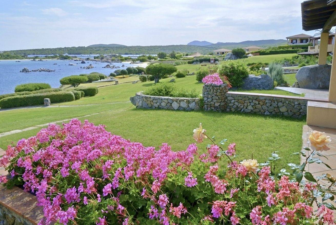 Appartamento intero, Marineledda Trilocale superior vista mare in Villaggio Marineledda, Costa Smeralda