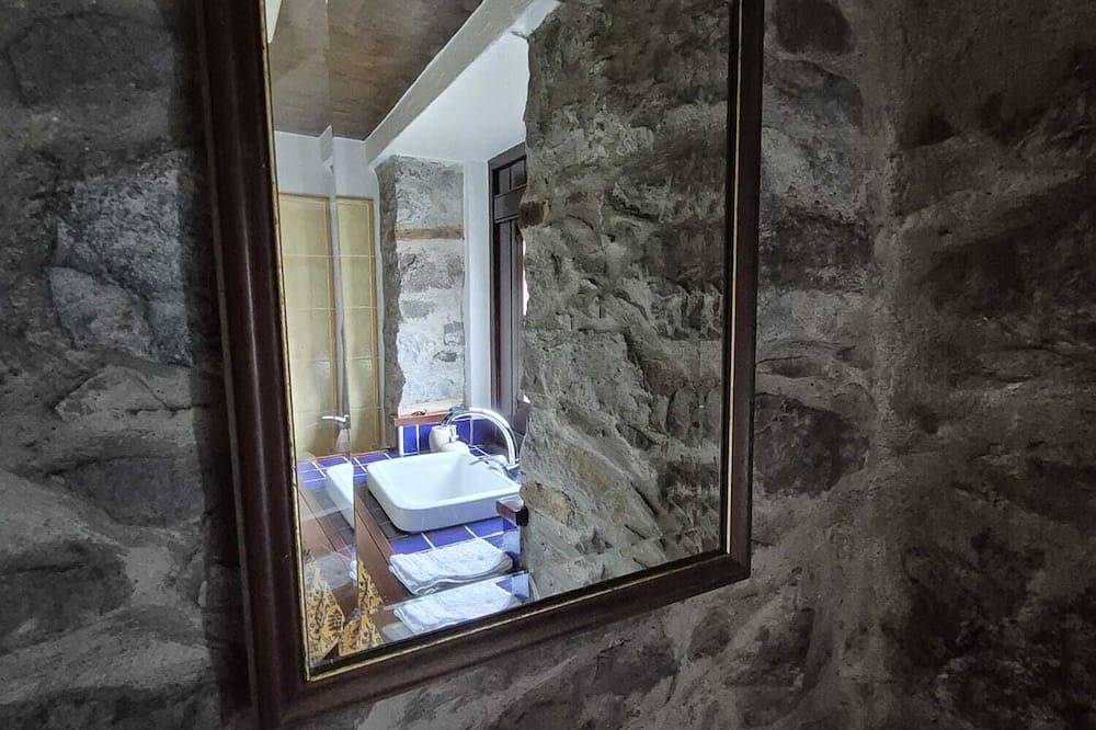 Ländlicher Tourismus - Laurissilva Forest, Naturpark - 8 km vom Strand entfernt - Free Wifi in Camacha, Madeira