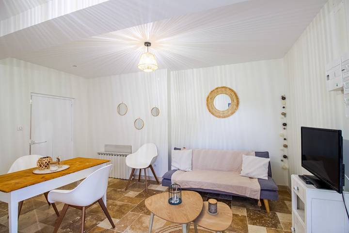 Hel lägenhet, Apartment 'Gîte La Pierre' with Wi-Fi in Saint-Médard-de-Mussidan, Périgord Blanc