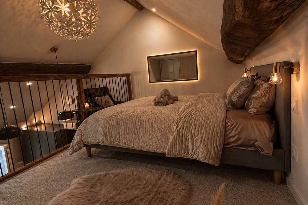 Ganze Wohnung, Love Room private sauna and balneo pets welcome in Briord, Belley