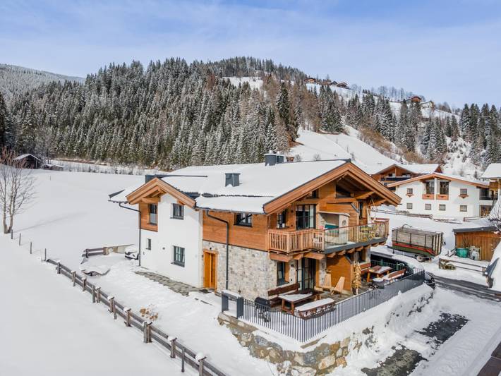 Chalet für 10 Personen, mit Balkon und Terrasse sowie Garten und Sauna im Salzburger Land
