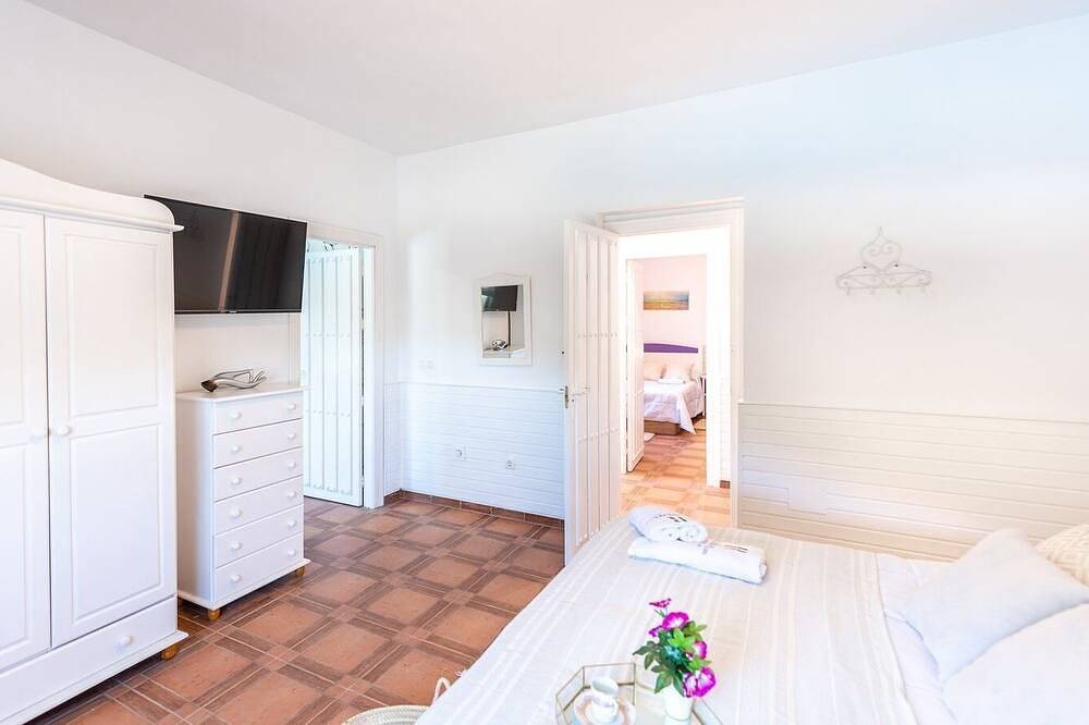 Villa Yasleni Arenas in Arenas, Costa del Sol