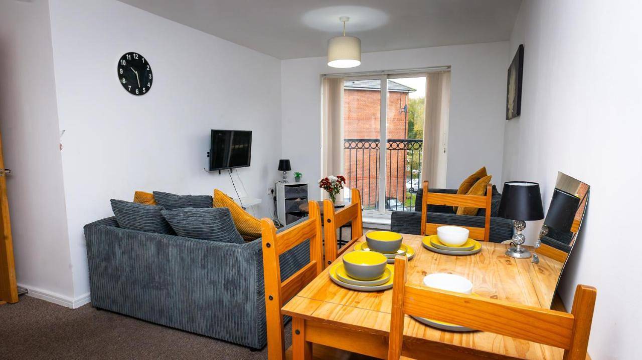 Entire apartment, Two-Bedroom Apartment in Warrington, Cheshire