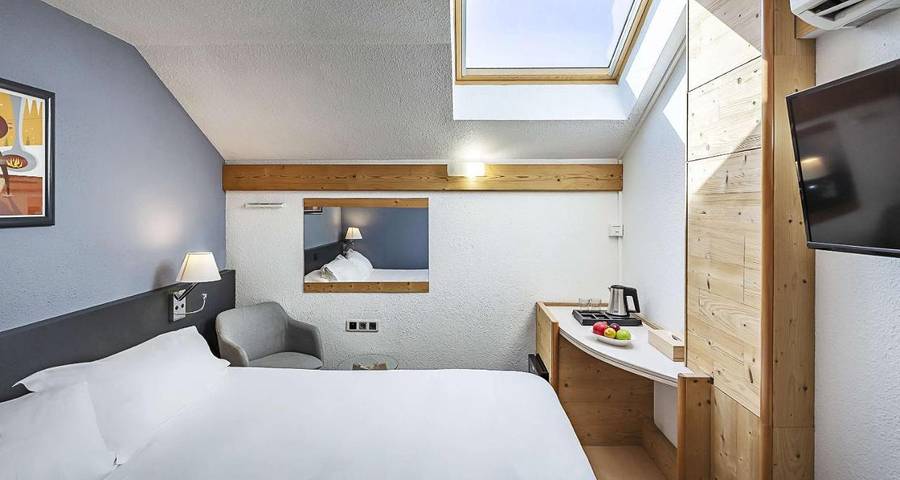 Hôtel pour 2 personnes, avec terrasse ainsi que jacuzzi et sauna, animaux acceptés à Cran-Gevrier - 2