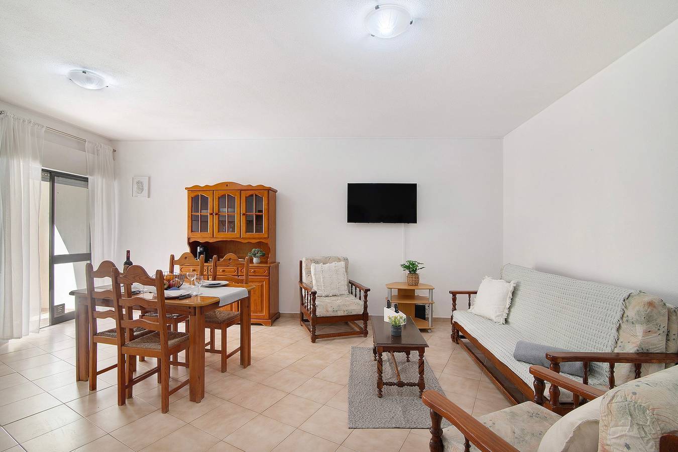 Ganze Wohnung, Apartment 'Coastal Comfort - Praia Da Rocha' mit Gemeinschaftspool, Wlan und Klimaanlage in Praia da Rocha, Portimão