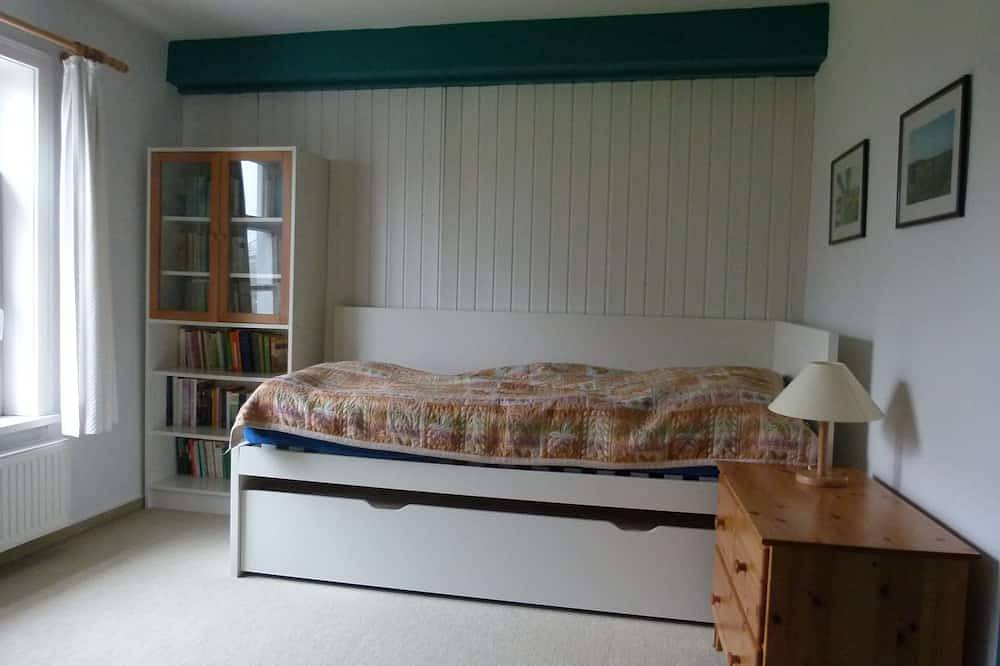 Historische Ferienwohnung für 10 Gäste. Platz für eine große oder zwei Familien. in Neßmersiel, Dornum