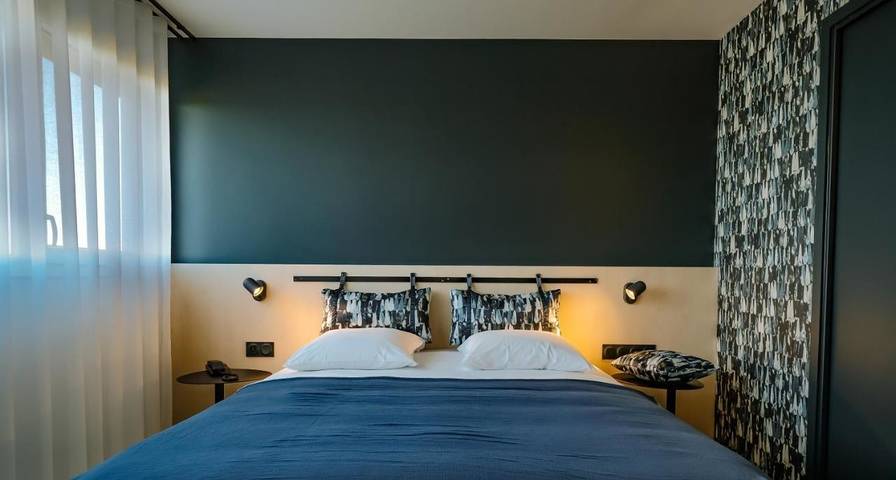 Hôtel pour 2 personnes, avec Terrasse ainsi que Jardin et Piscine dans Plage du Lac de Bordeaux