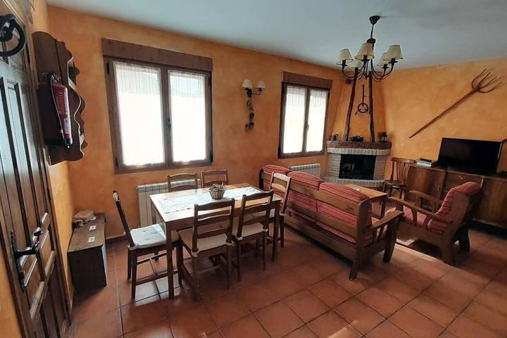 Casa rural para 6 personas, con terraza en Comarca de Riaza - 2