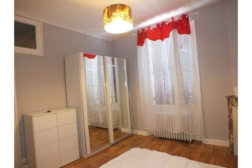 Entire apartment, Residence Mifaly - Red and white decor apartment in Châteauroux, Châteauroux region