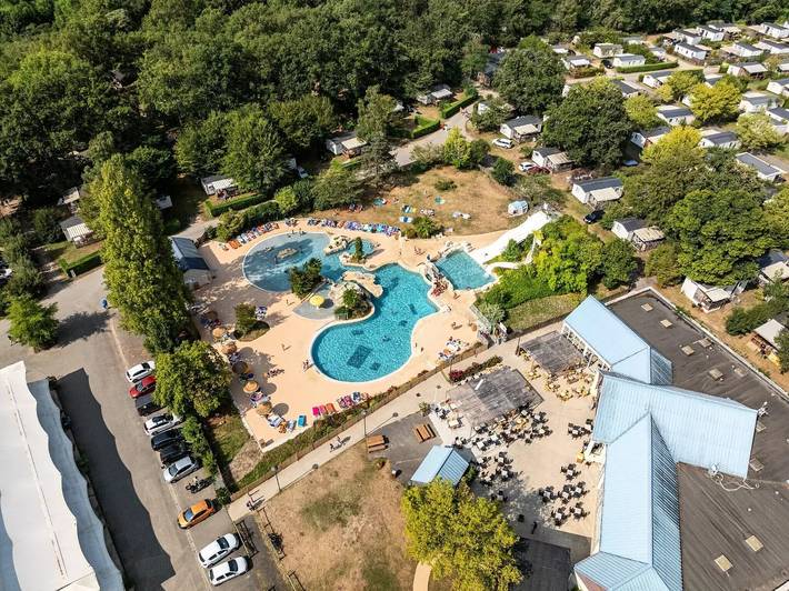 Mobil home pour 4 personnes, avec terrasse à Sainte-Catherine-de-Fierbois