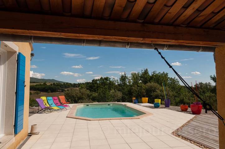 Location de vacances pour 2 personnes, avec jacuzzi et jardin ainsi que terrasse et piscine à Baudinard-sur-Verdon - 2
