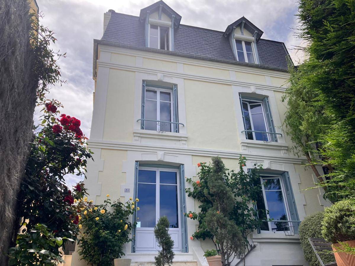 Charme et jardin , mer à 200 mètres in Villerville, Lisieux und Umgebung