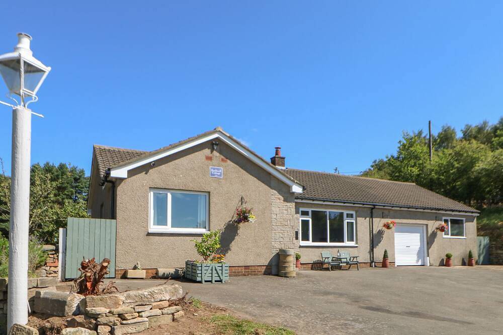 Bankwell Cottage, pet friendly, with open fire in Sunniside in Gateshead