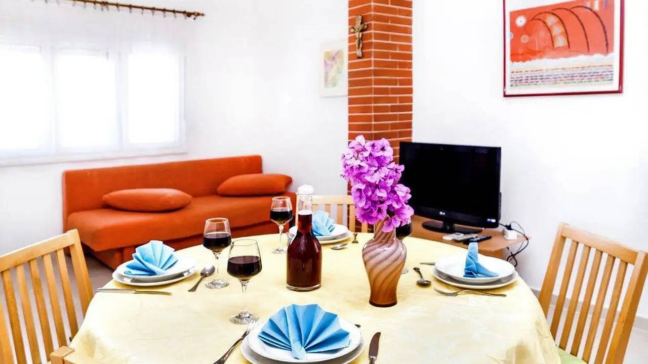 Ganze Ferienwohnung, Ferienwohnung für 6 Personen (69 m²) in Pisak in Pisak, Omis-Riviera