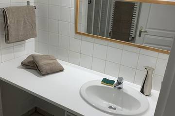 Gîte pour 4 personnes, avec jacuzzi ainsi que jardin et terrasse, animaux acceptés à Montmorot