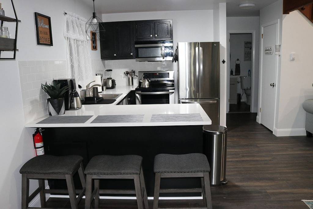 Pocono Villa Hot Tub Sauna Game Room Fire Pit in Saw Creek, Monroe County (PA)