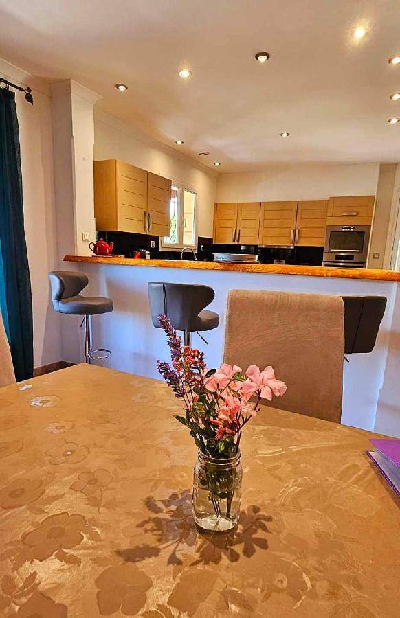 Location de vacances pour 6 personnes, avec terrasse et piscine à Baron - 4