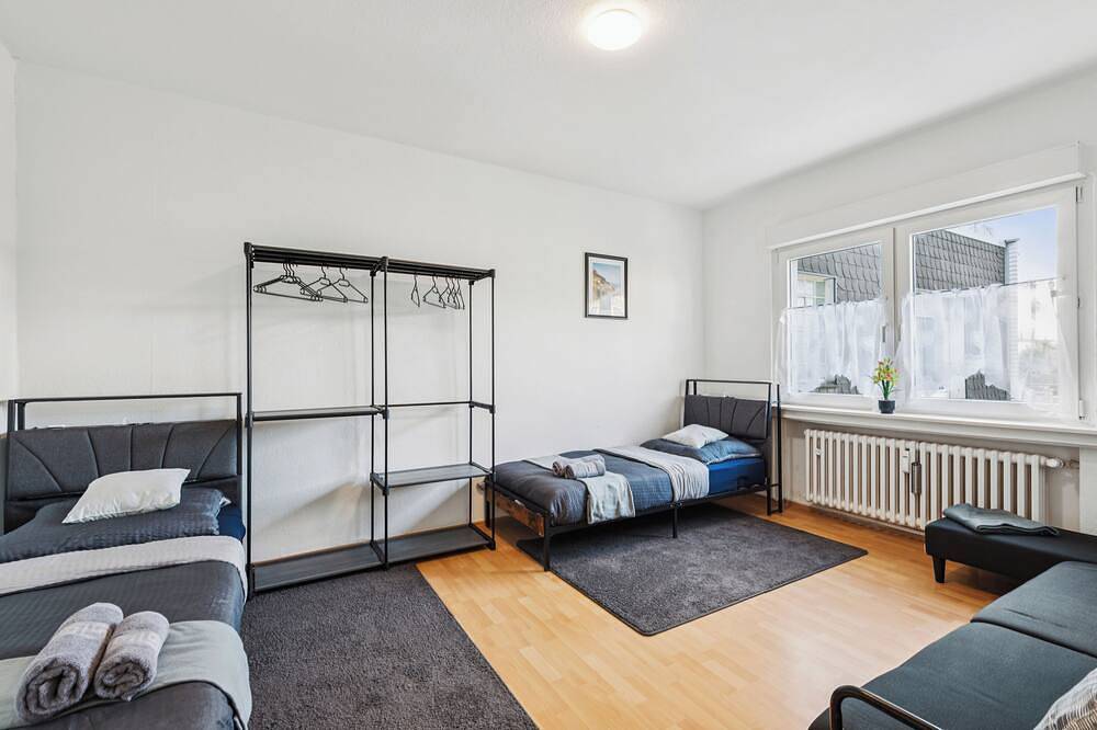 Ganze Wohnung, Gute Lage, Ideal für Monteure, Messegäste, 3 Schlafzimmer, Smarttv in Velbert, Kreis Mettmann